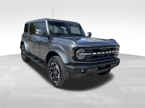 Carbonized Gray Metallic 2024 Ford Bronco Outer Banks