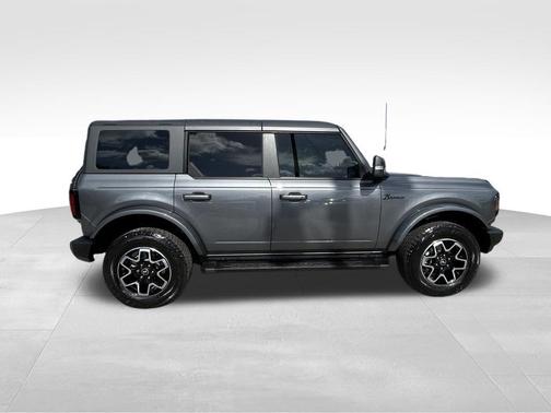 Carbonized Gray Metallic 2024 Ford Bronco Outer Banks