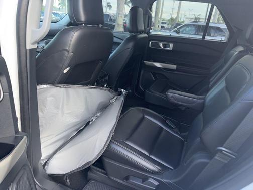 Oxford White 2021 Ford Explorer XLT
