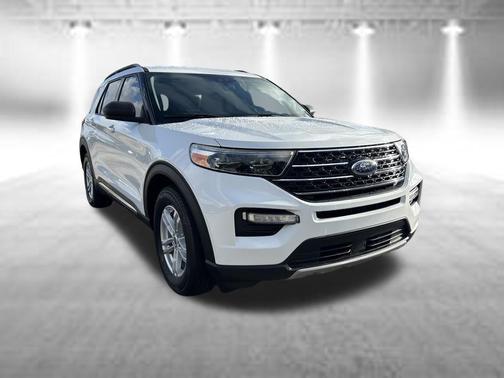 Oxford White 2021 Ford Explorer XLT
