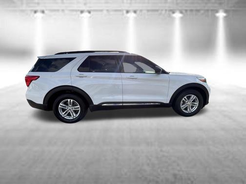 Oxford White 2021 Ford Explorer XLT