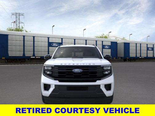 Star White Metallic Tri-Coat 2026 Ford Expedition Active