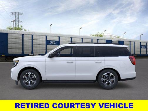 Star White Metallic Tri-Coat 2026 Ford Expedition Active