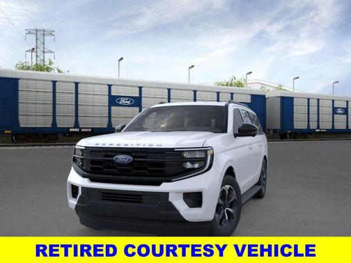 Star White Metallic Tri-Coat 2026 Ford Expedition Active
