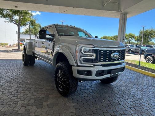 Avalanche 2026 Ford F-350 Platinum