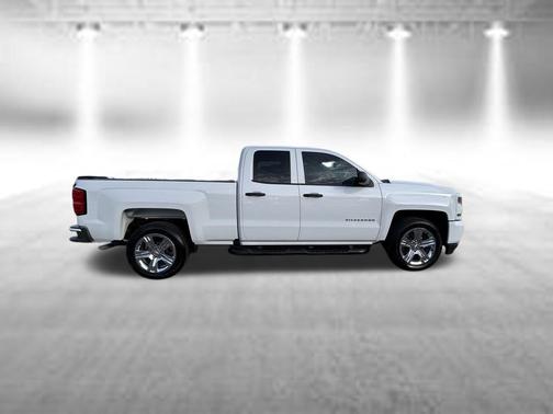 Summit White 2019 Chevrolet Silverado 1500 Custom