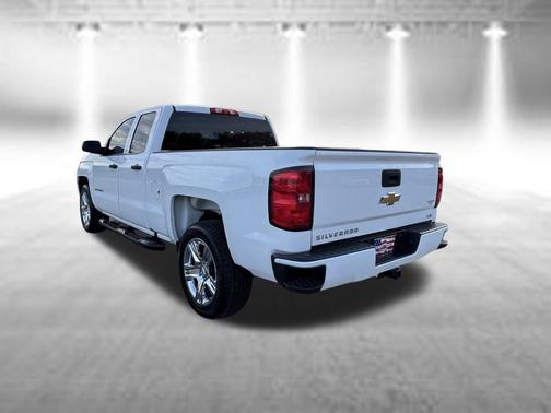 Summit White 2019 Chevrolet Silverado 1500 Custom