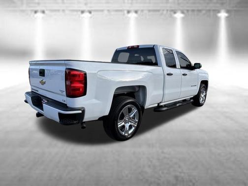 Summit White 2019 Chevrolet Silverado 1500 Custom