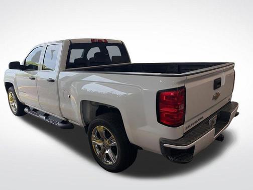 Summit White 2019 Chevrolet Silverado 1500 Custom