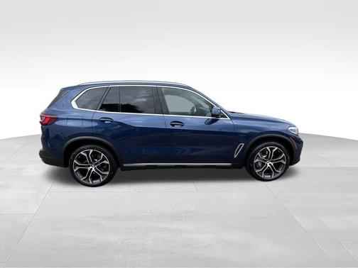 Phytonic Blue Metallic 2023 BMW X5 xDrive40i