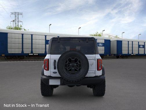 Oxford White 2026 Ford Bronco Badlands