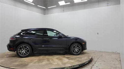 2023 Porsche Macan Base
