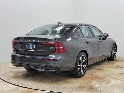 2024 Volvo S60 B5 Core Dark Theme