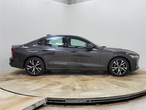 2024 Volvo S60 B5 Core Dark Theme