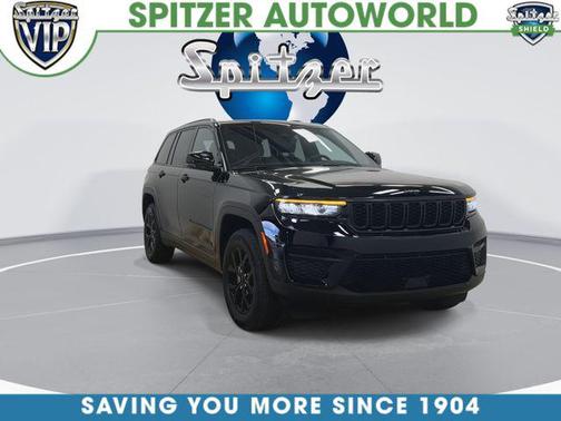 Diamond Black Crystal Pearlcoat 2025 Jeep Grand Cherokee Altitude