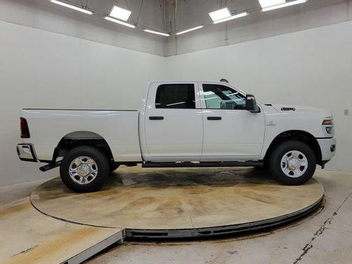 2025 RAM 2500 Tradesman Crew Cab 4x4 6'4' Box