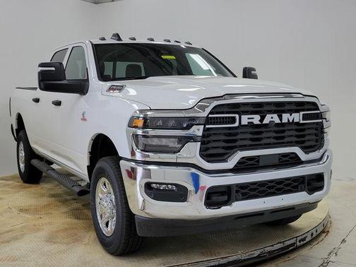 2025 RAM 2500 Tradesman Crew Cab 4x4 6'4' Box