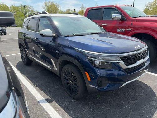 Dark Ocean Blue/White Roof 2023 Kia Seltos Nightfall Edition