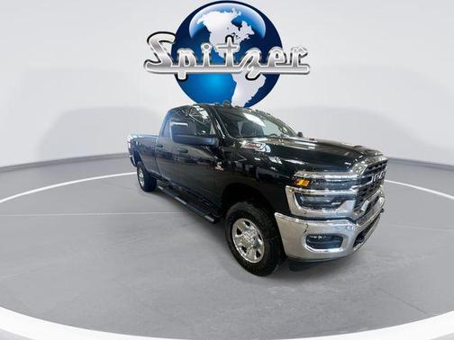 Diamond Black Crystal Pearlcoat 2026 RAM 2500 Tradesman Crew Cab 4x4 8' Box