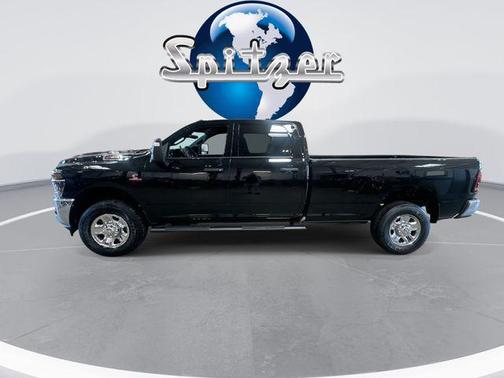 Diamond Black Crystal Pearlcoat 2026 RAM 2500 Tradesman Crew Cab 4x4 8' Box