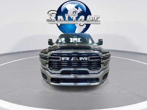 Diamond Black Crystal Pearlcoat 2026 RAM 2500 Tradesman Crew Cab 4x4 8' Box