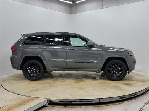 2022 Jeep Grand Cherokee Altitude