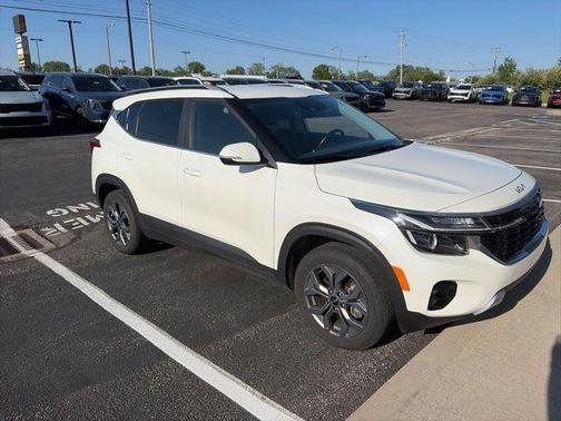 Snow White Pearl 2024 Kia Seltos S