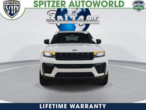 Bright White Clearcoat 2026 Jeep Grand Cherokee Altitude