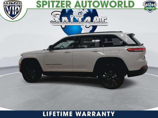 Bright White Clearcoat 2026 Jeep Grand Cherokee Altitude