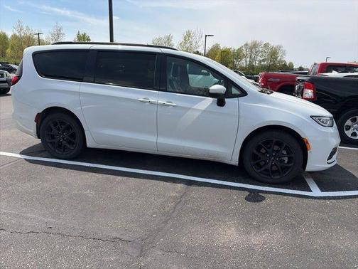 Bright White Clearcoat 2023 Chrysler Pacifica Touring L