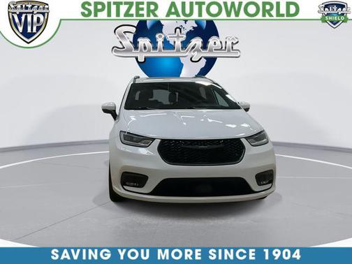 Bright White Clearcoat 2023 Chrysler Pacifica Touring L