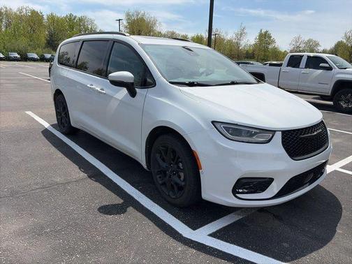 Bright White Clearcoat 2023 Chrysler Pacifica Touring L