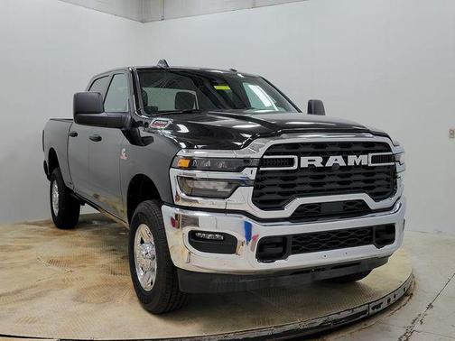 2025 RAM 2500 Tradesman Crew Cab 4x4 6'4' Box