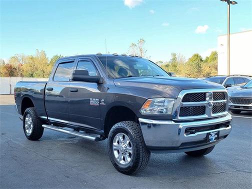 2017 RAM 2500 Tradesman Crew Cab 4x4 6'4' Box