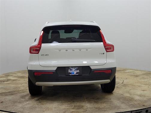 2020 Volvo XC40 T5 Momentum
