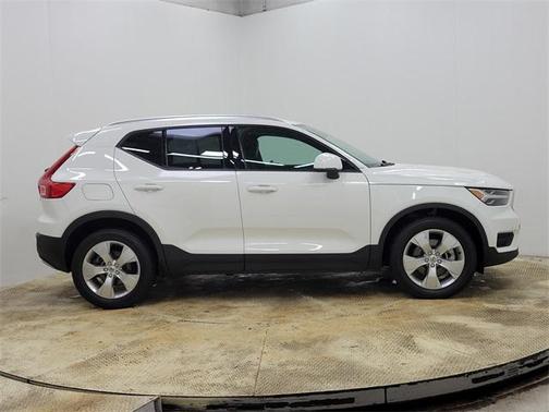 2020 Volvo XC40 T5 Momentum