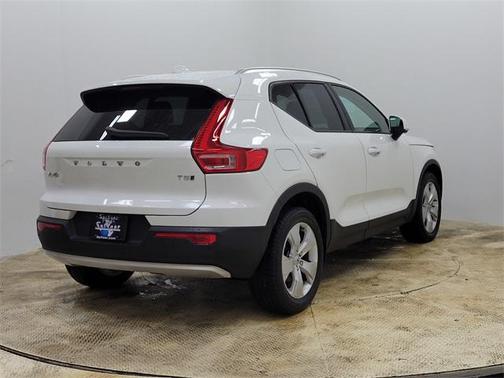 2020 Volvo XC40 T5 Momentum