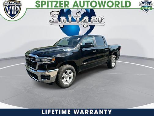 Diamond Black Crystal Pearlcoat 2026 RAM 1500 Big Horn/Lone Star