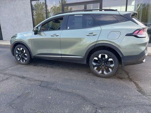 Jungle Green/Ebony Black Roof 2023 Kia Sportage X-Line