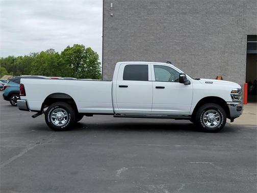 2025 RAM 2500 Tradesman Crew Cab 4x4 8' Box