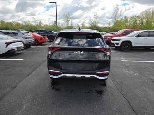 Fusion Black 2023 Kia Sportage LX