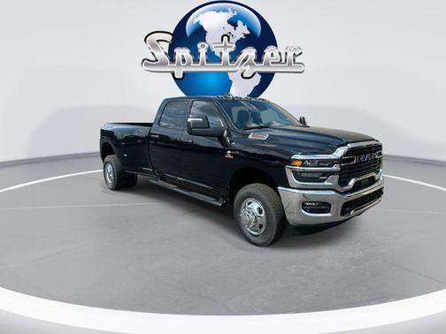 Diamond Black Crystal Pearlcoat 2026 RAM 3500 Tradesman Crew Cab 4x4 8' Box