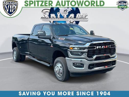 Diamond Black Crystal Pearlcoat 2026 RAM 3500 Tradesman Crew Cab 4x4 8' Box