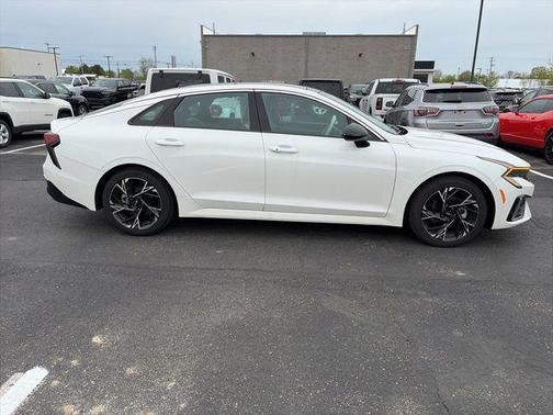 Snow White Pearl 2025 Kia K5 GT-Line