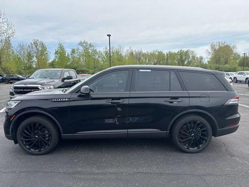 Infinite Black Metallic Clearcoat 2023 Lincoln Aviator Reserve AWD