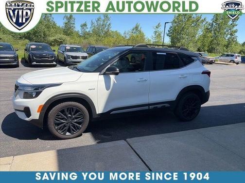 Clear White/Black Roof 2022 Kia Seltos Nightfall Edition