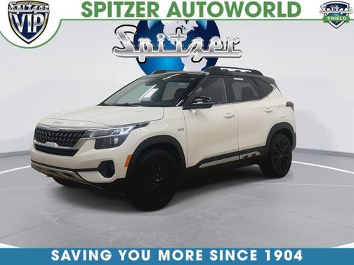 Clear White/Black Roof 2022 Kia Seltos Nightfall Edition