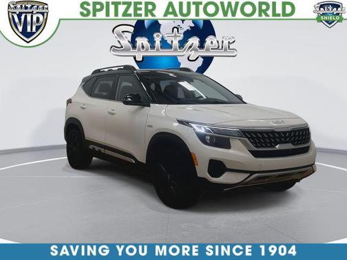 Clear White/Black Roof 2022 Kia Seltos Nightfall Edition