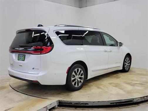 2024 Chrysler Pacifica L