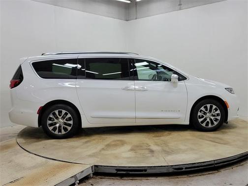 2024 Chrysler Pacifica L